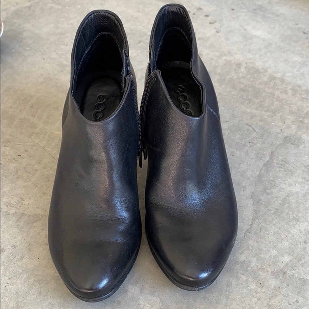 Ecco black leather ankle boots size 37